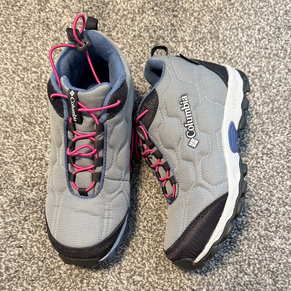 Columbia Girls size 3 hiking boots like new